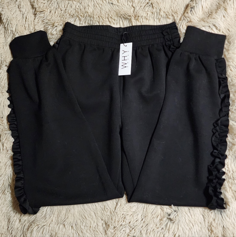NWOT BLACK PANTS SIZE S WITH RUFFLE DETAIL ALONG THE SIDE. - Picture 5 of 6
